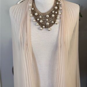 Elegant Pearl and Gold Necklace